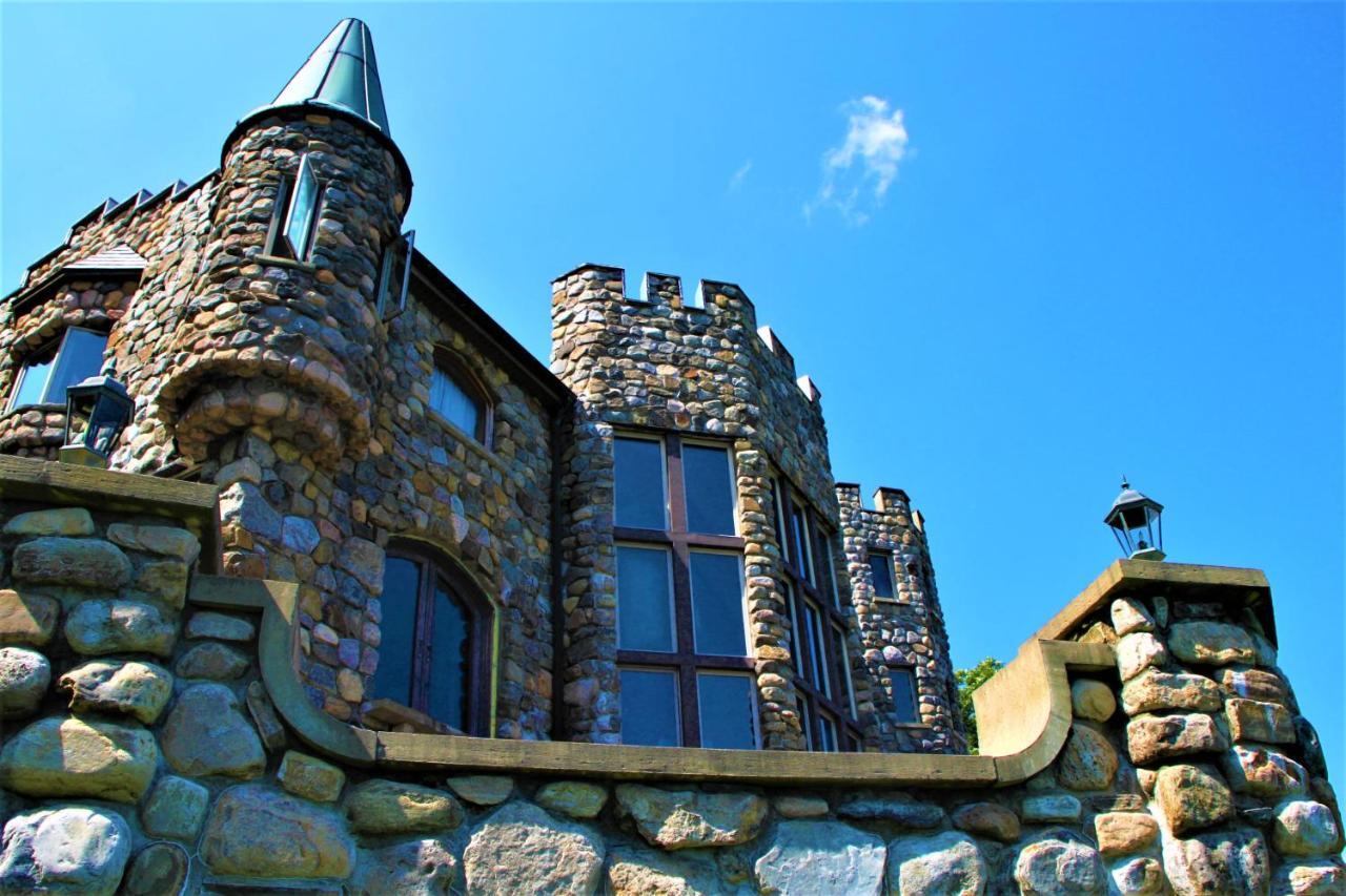 Highlands Castle Overlooking Lake George Plus 2 Other Castles & Suites Bolton Landing Exterior photo