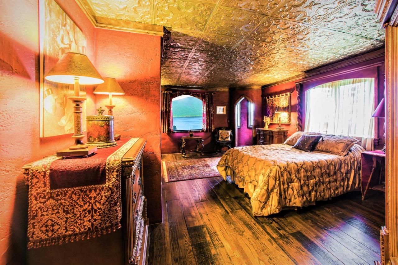 Highlands Castle Overlooking Lake George Plus 2 Other Castles & Suites Bolton Landing Exterior photo