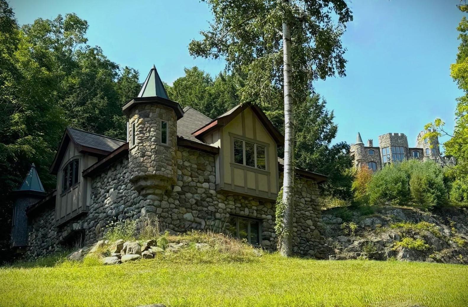 Highlands Castle Overlooking Lake George Plus 2 Other Castles & Suites Bolton Landing Exterior photo