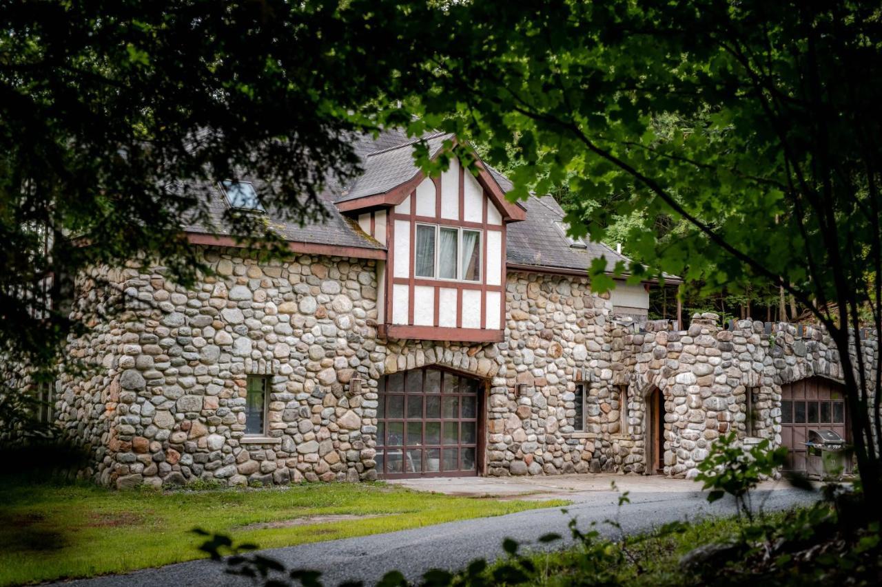 Highlands Castle Overlooking Lake George Plus 2 Other Castles & Suites Bolton Landing Exterior photo
