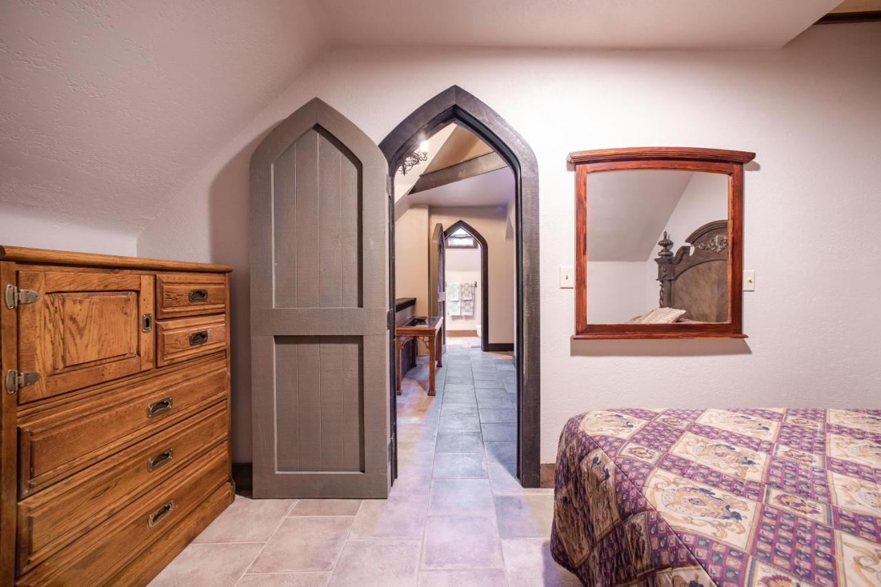 Highlands Castle Overlooking Lake George Plus 2 Other Castles & Suites Bolton Landing Exterior photo
