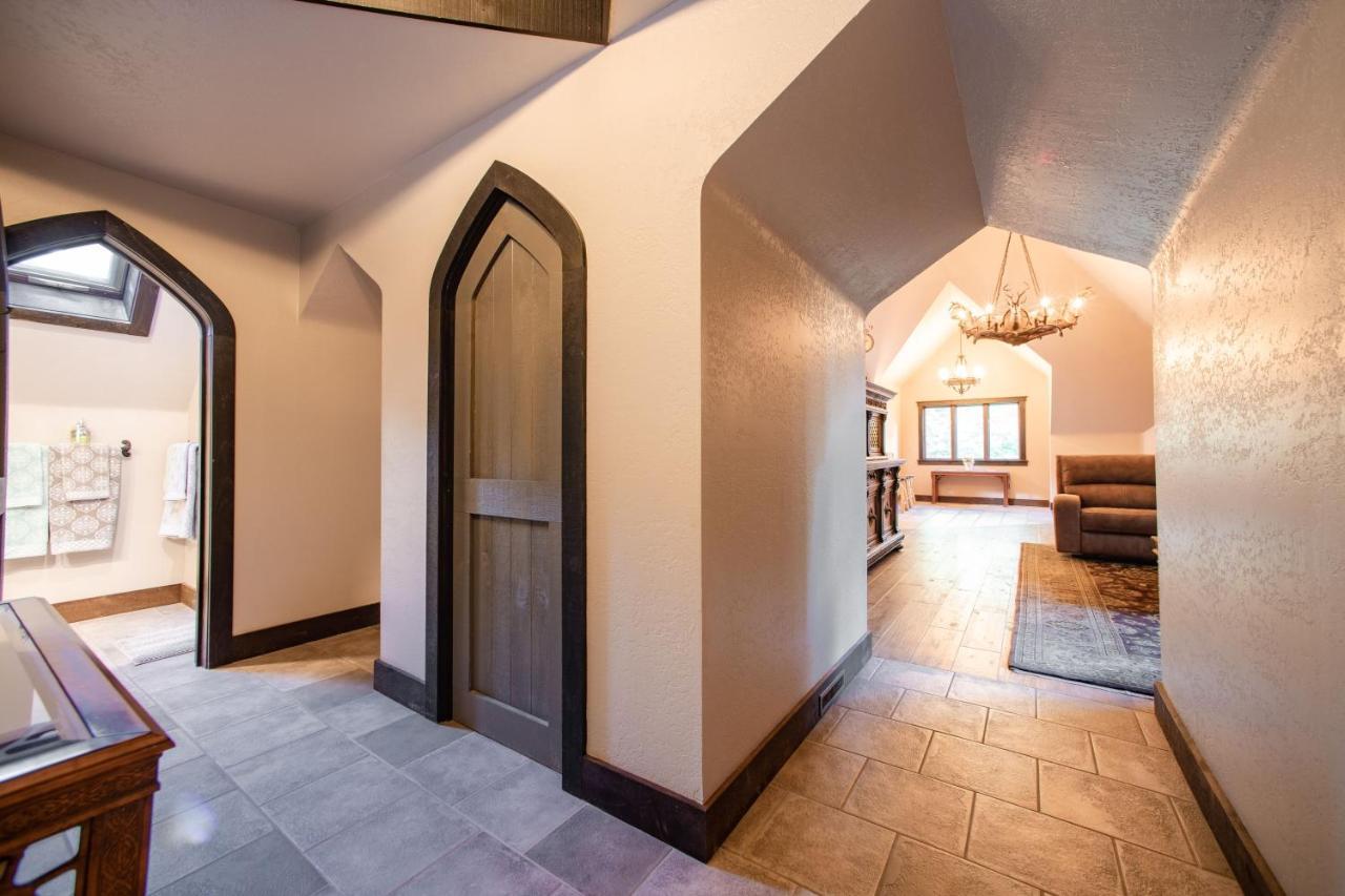 Highlands Castle Overlooking Lake George Plus 2 Other Castles & Suites Bolton Landing Exterior photo